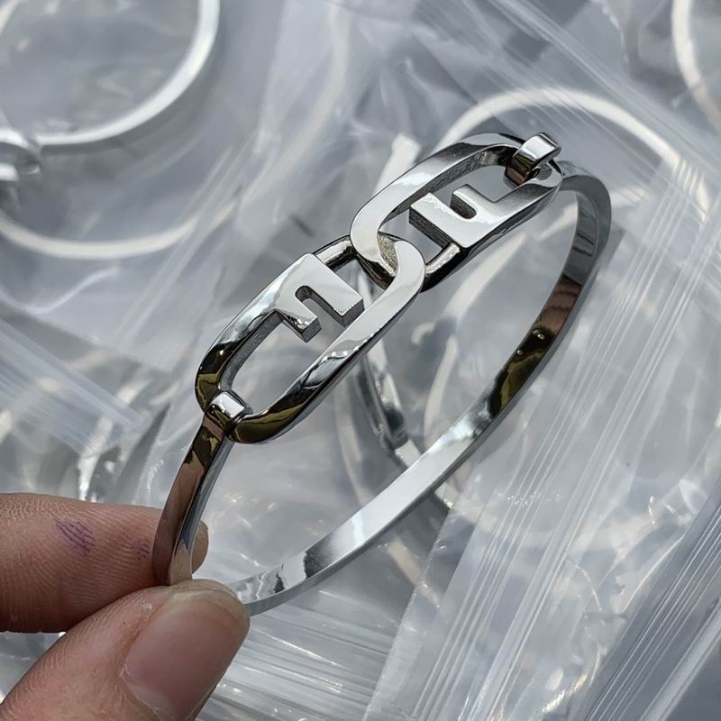 Fendi bracelet 01lyr17